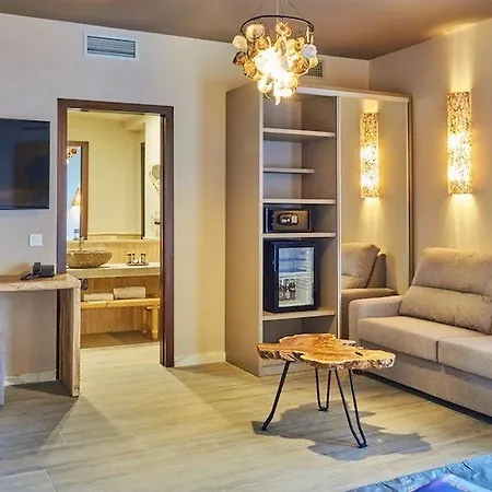 Lances By Qhotels