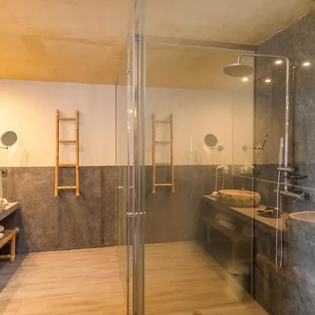 Lances By Qhotels
